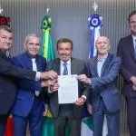 Famup participa de assinatura de acordo entre CNM e TCU para fortalecer gestão municipal em todo país