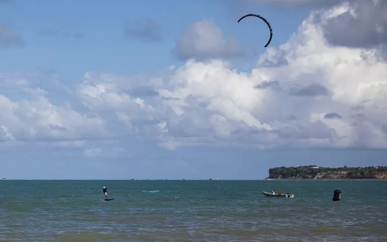 Vento fraco e reviravoltas marcam a decisão da vela no Paraíba World Beach Games 2026